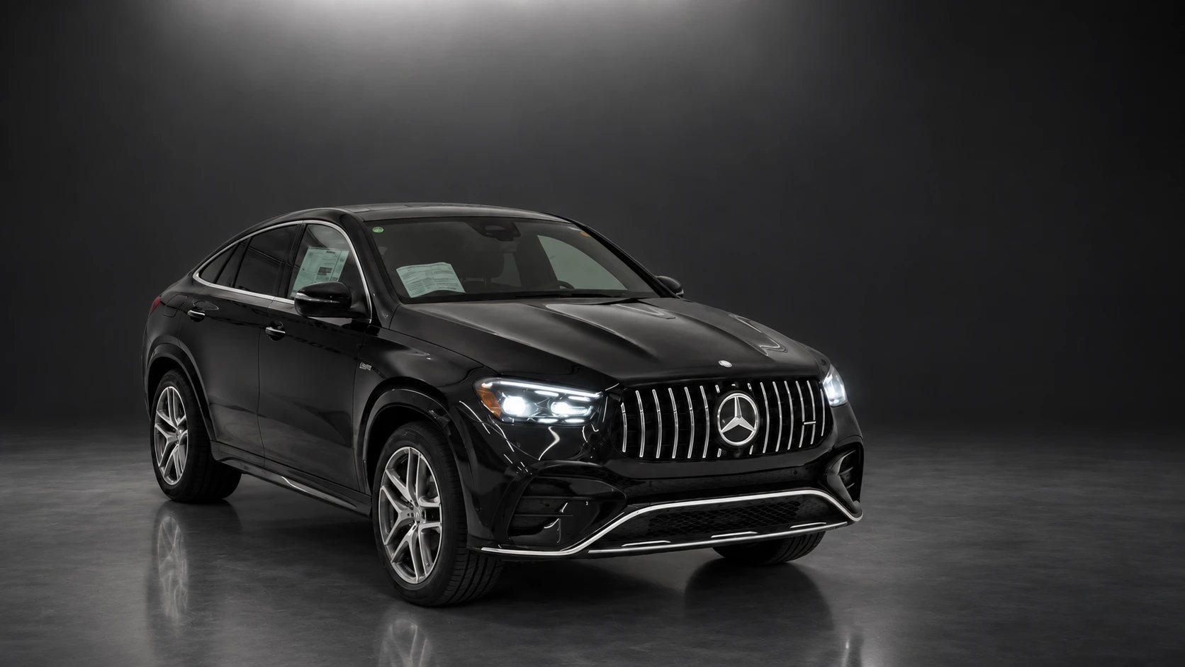 Mercedes-Benz GLE 53 AMG — צילום רכב מפרסומי AMIRI ברקע סטודיו ערוך
